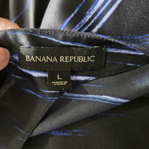 ⭐️Banana Republic Womans Blue Patterned Top Size L - Picture 5 of 5